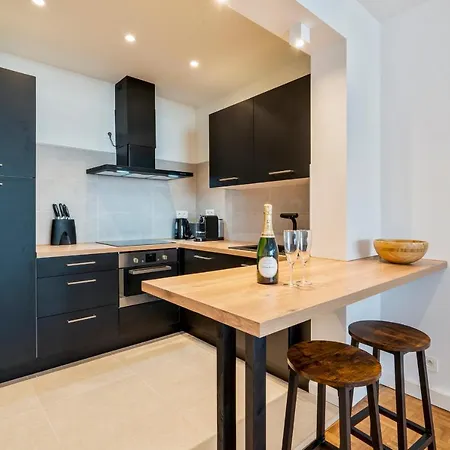 Daire Fantastically Located Modern With Garage Available *