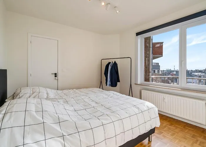 Fantastically Located Modern With Garage Available 公寓 *